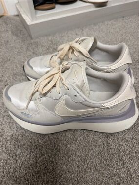 Nike Women’s Cream and Light Gray Running Sneakers